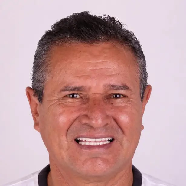 Paciente sonriendo tras su tratamiento